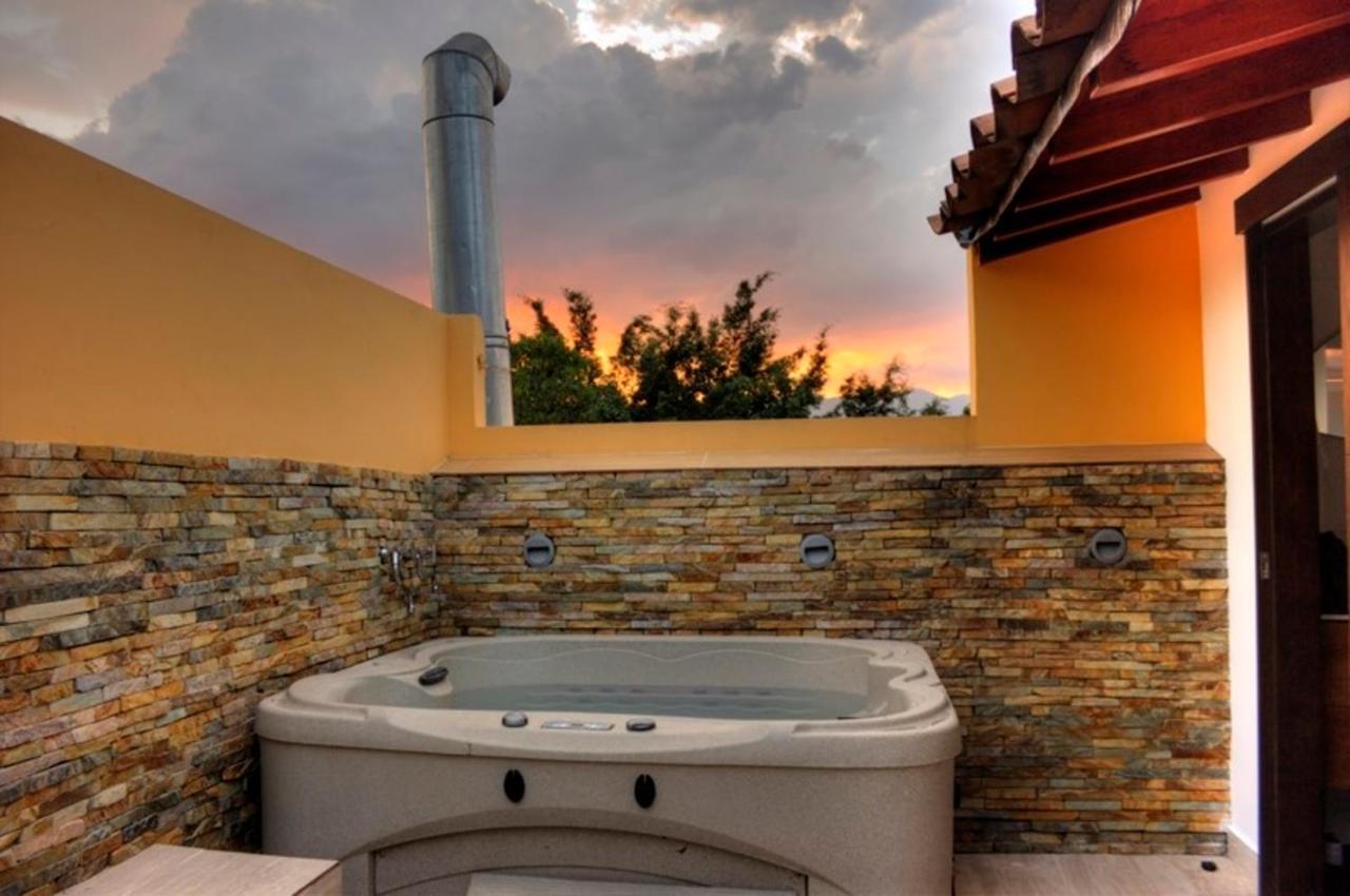 Apartamento Lleras Ac Hot Tub Medellín Esterno foto