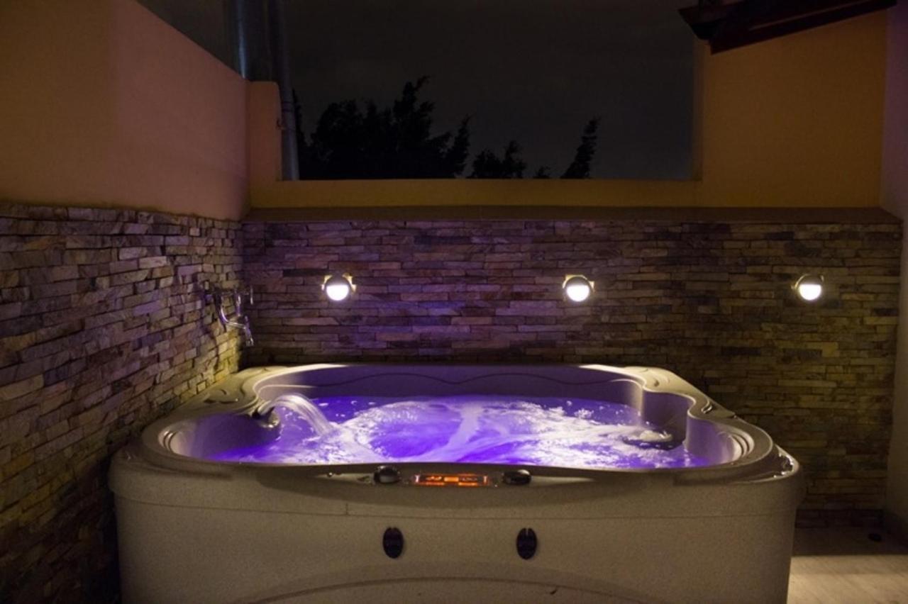 Apartamento Lleras Ac Hot Tub Medellín Esterno foto